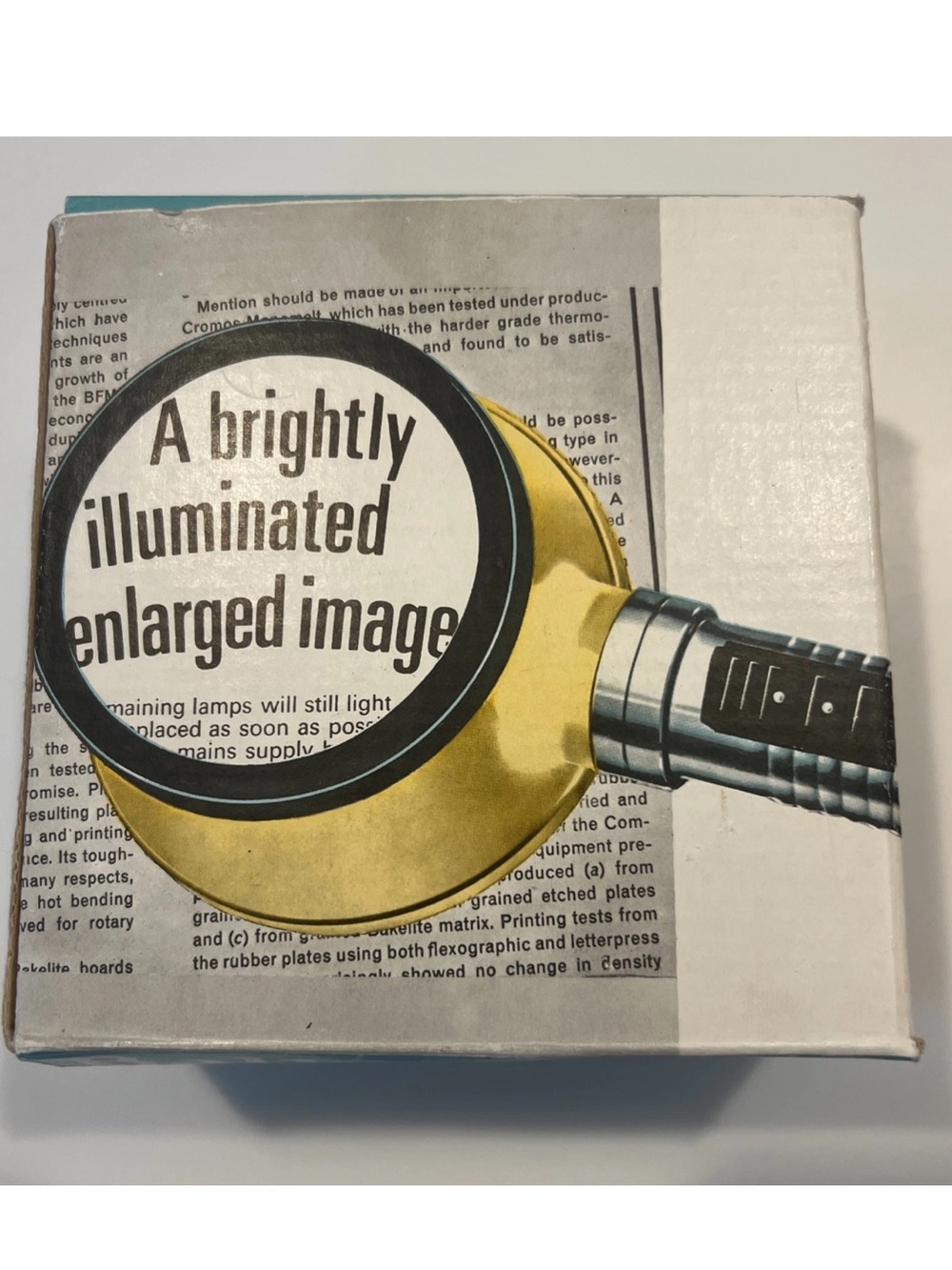 Vintage Giant Illuminated Magnifying Glass - Balloon - C Batteries -NEW/Open Box